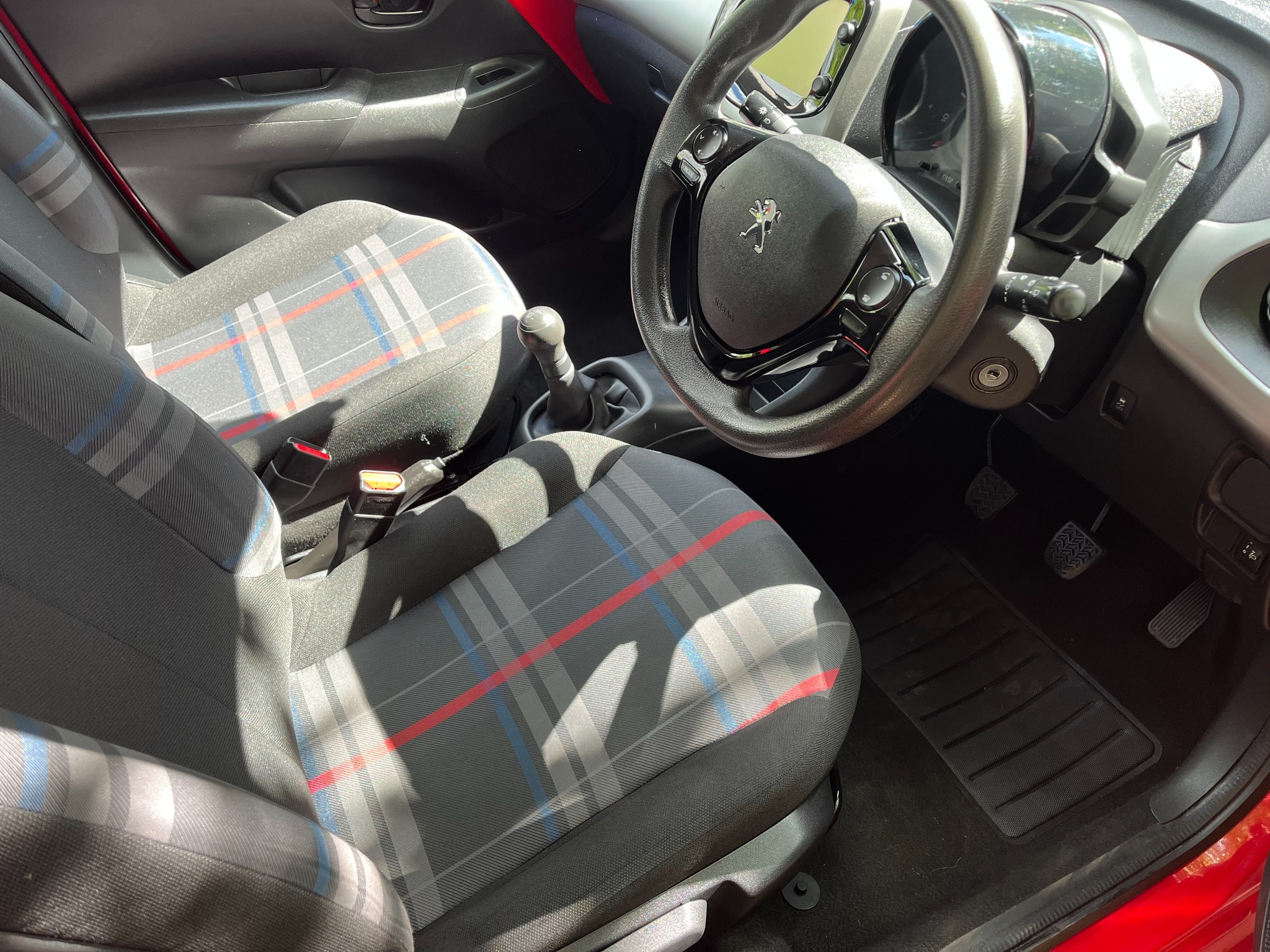 2015 Peugeot 108 thumbnail 4