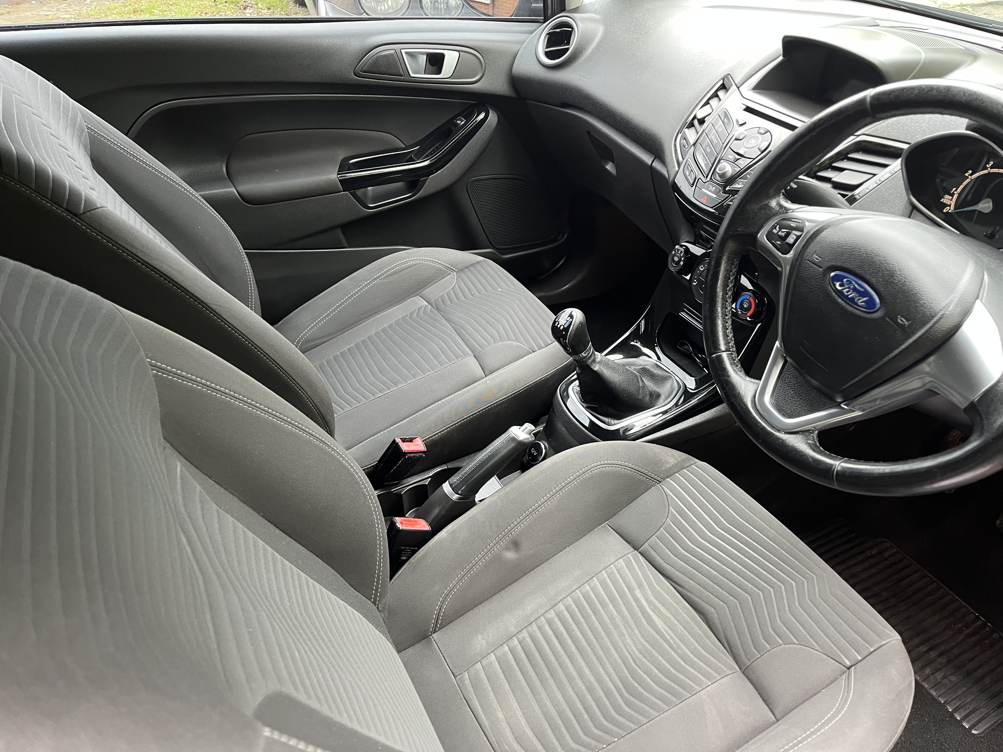 2016 Ford Fiesta thumbnail 3