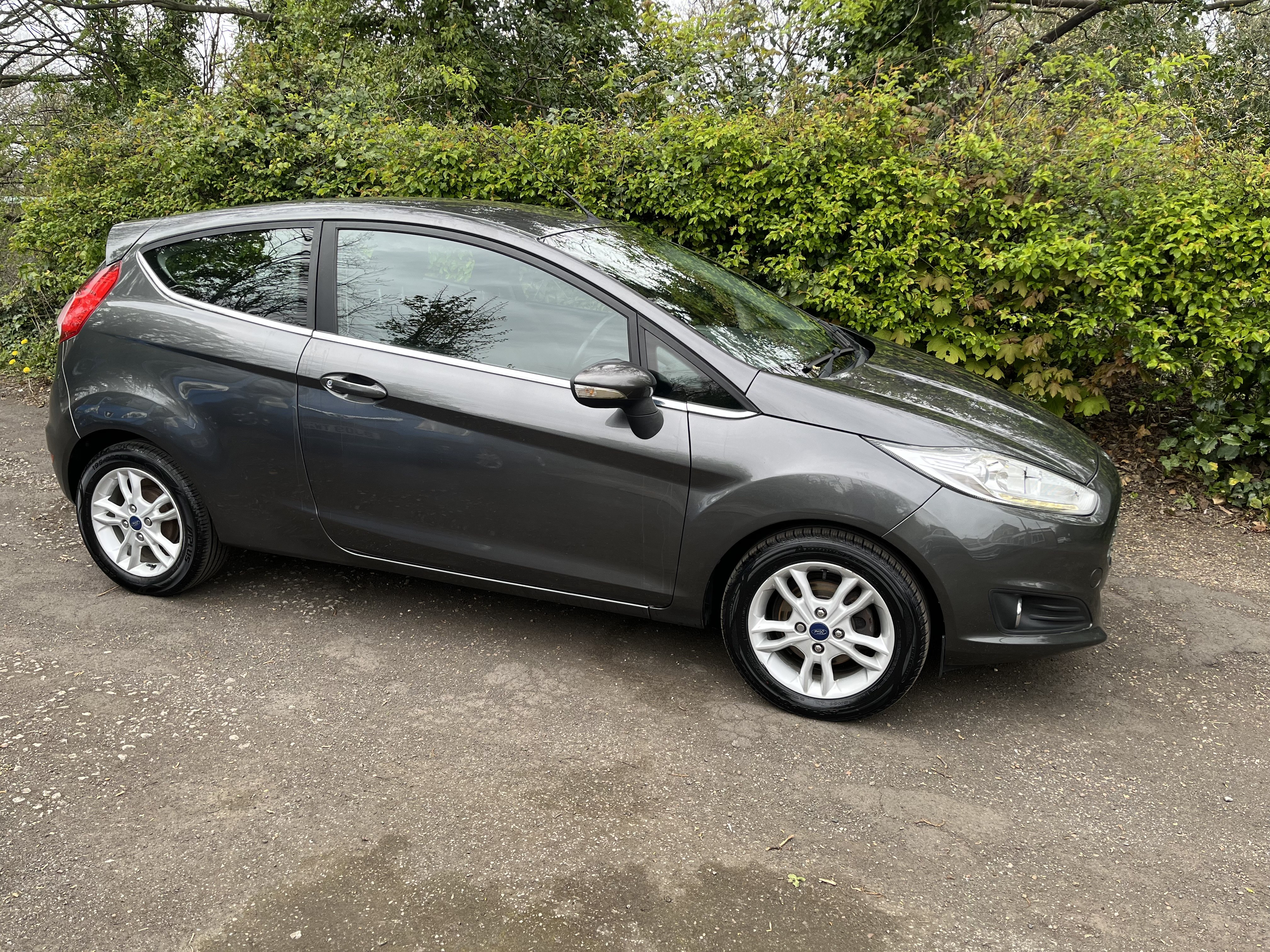 2016 Ford Fiesta thumbnail 5