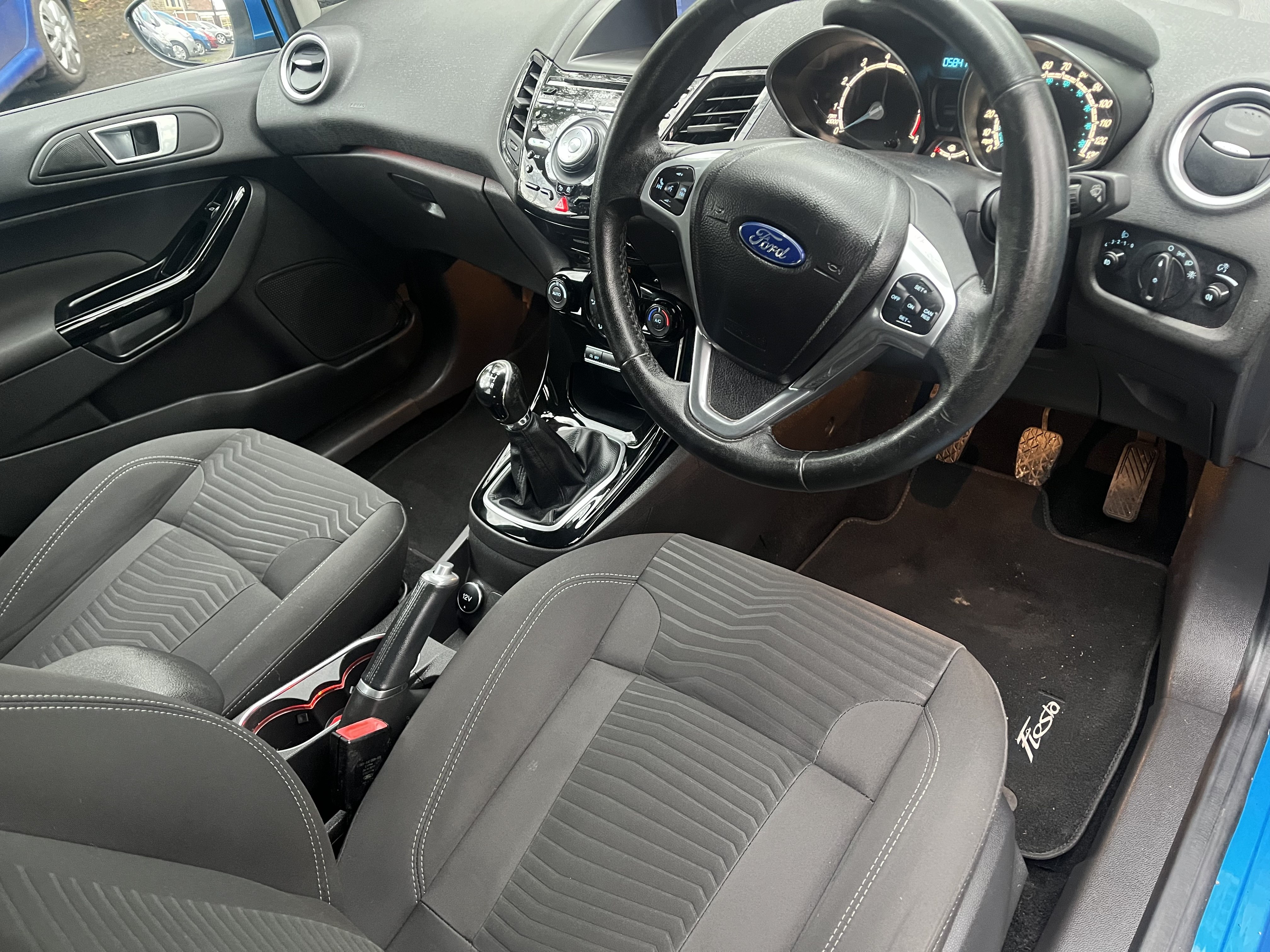 2014 Ford Fiesta Titanium thumbnail 5