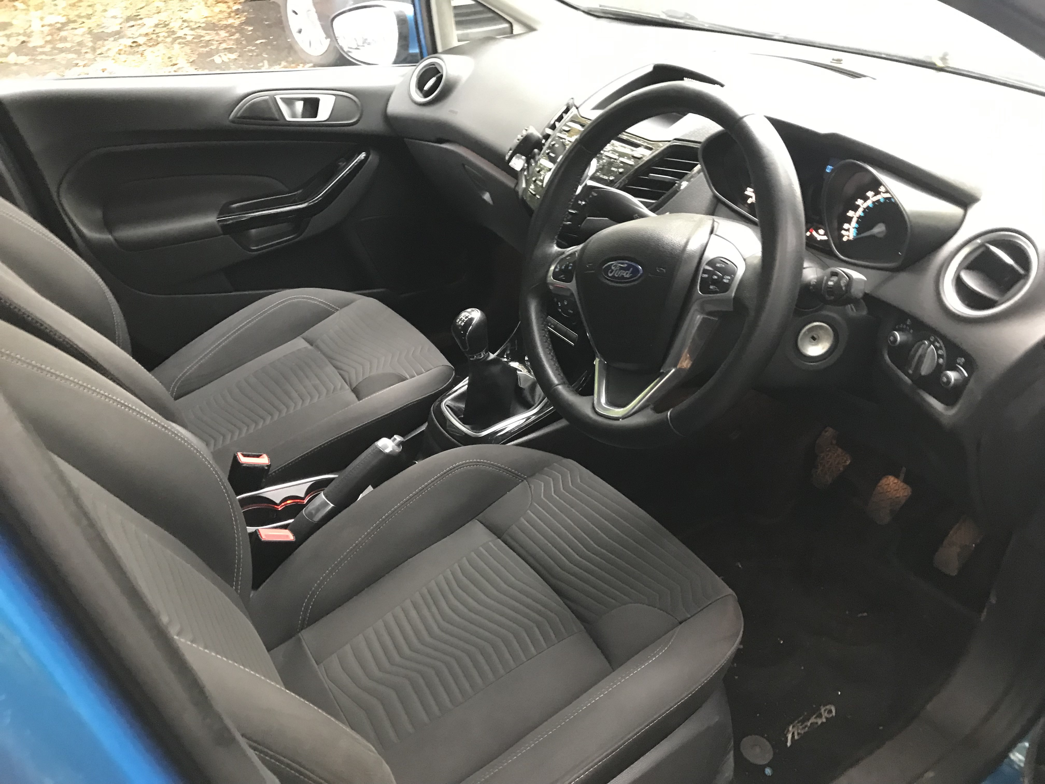 2013 Ford Fiesta Titanium thumbnail 2