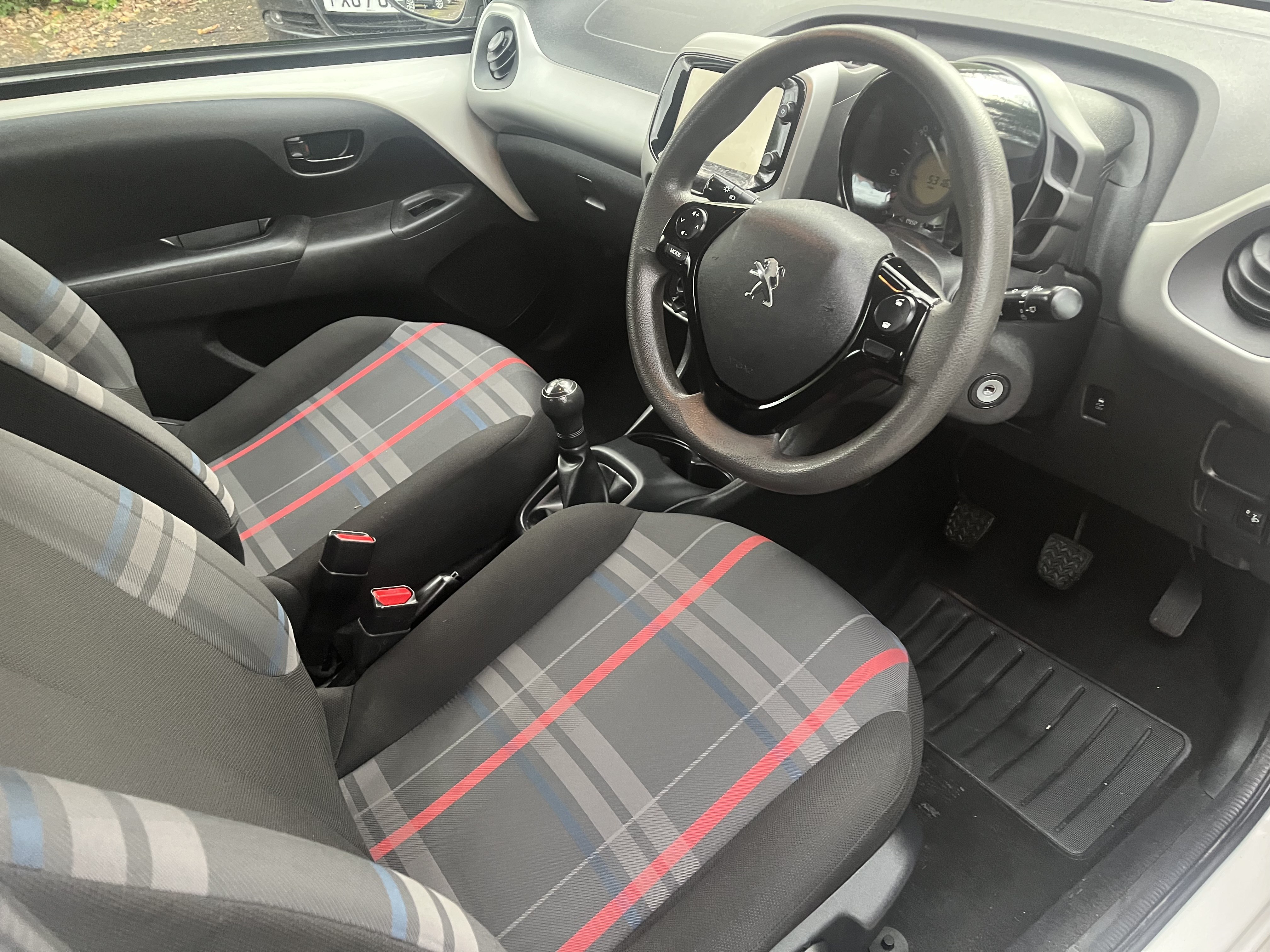 2015 Peugeot 108 Active thumbnail 5