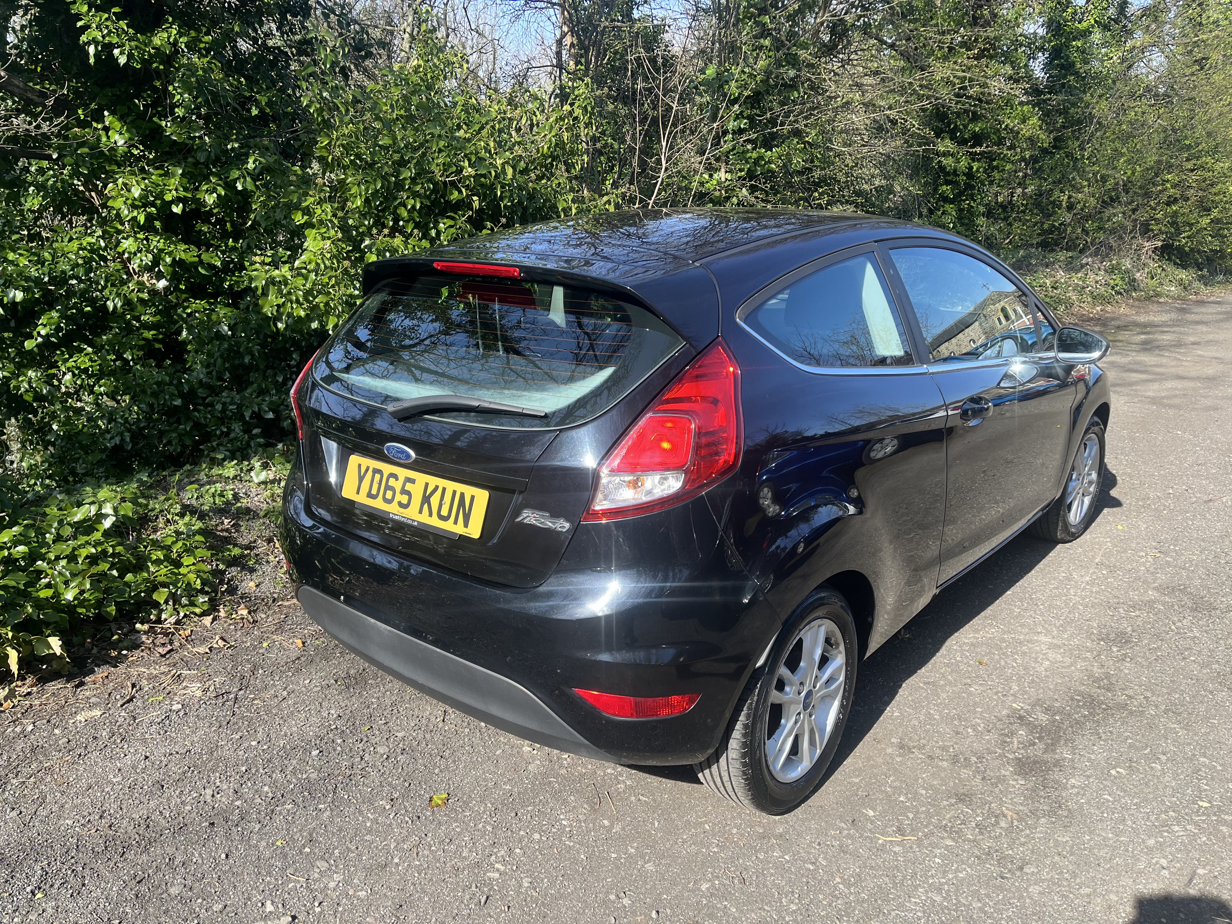 2015 Ford Fiesta Zetec thumbnail 2