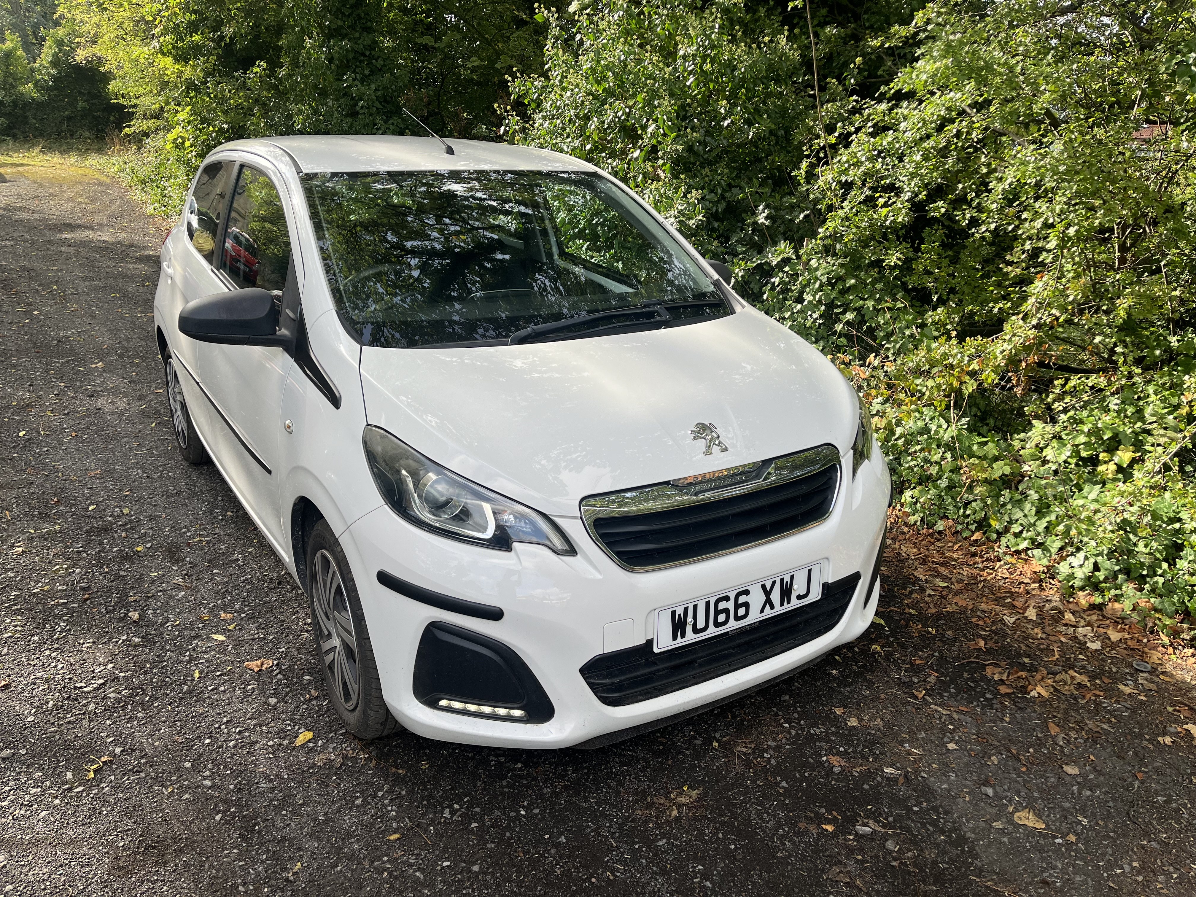 2016 Peugeot 108 Active exterior view