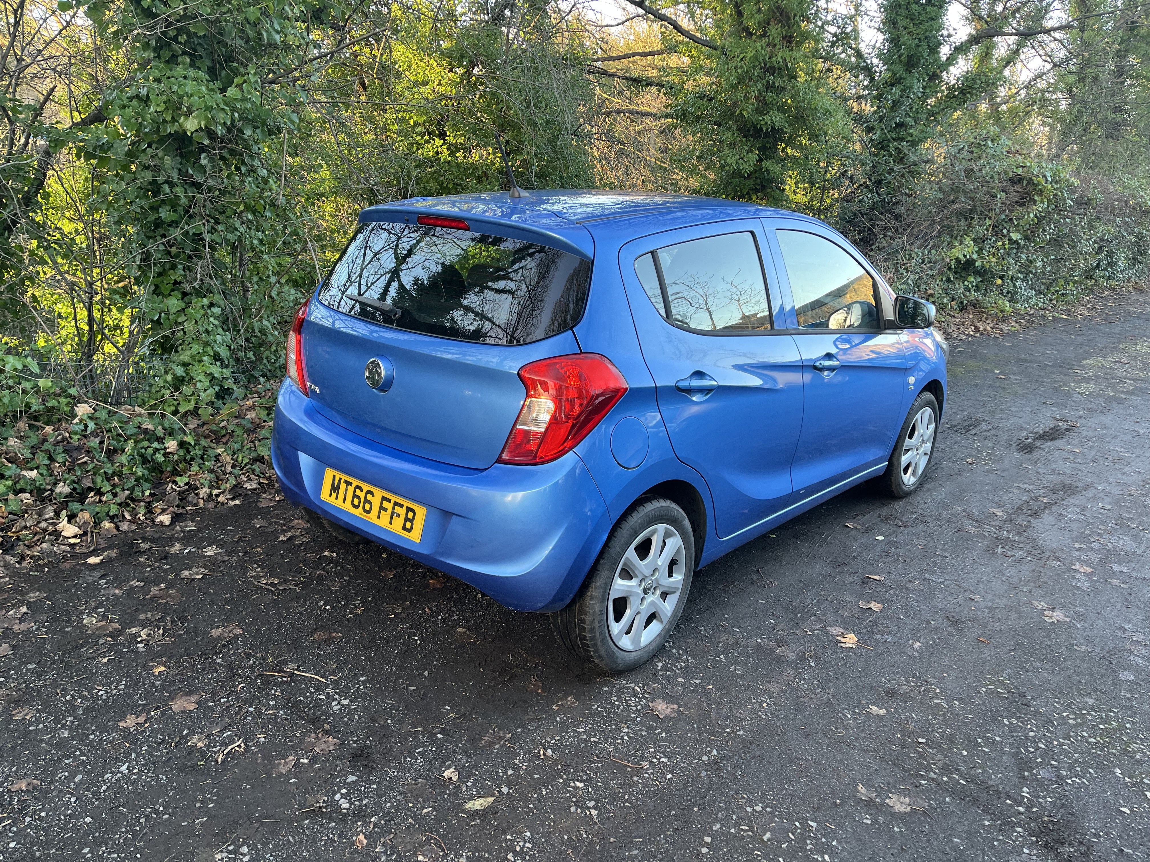 2016 Vauxhall Viva SE thumbnail 2