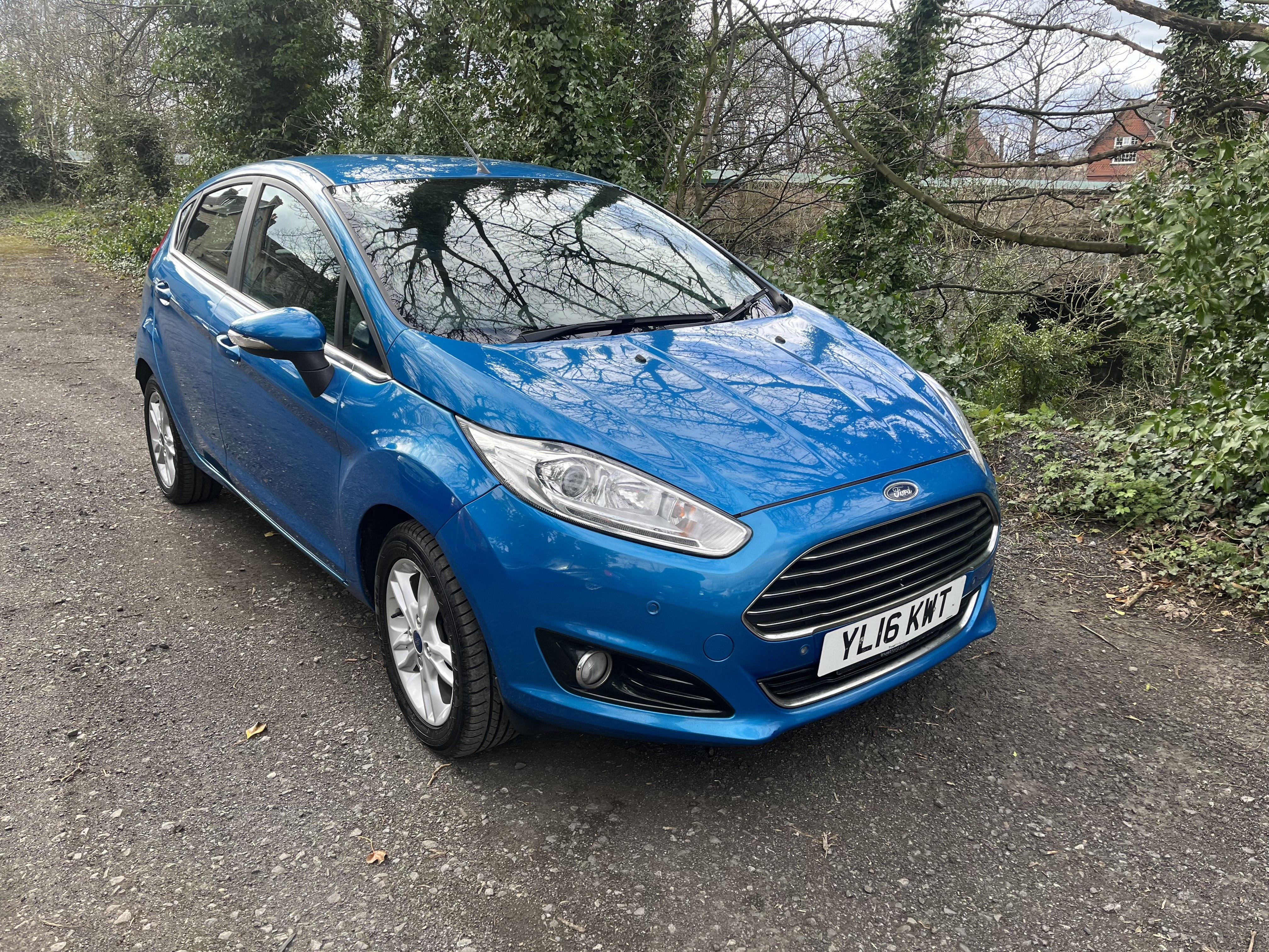 2016 Ford Fiesta Zetec thumbnail 2