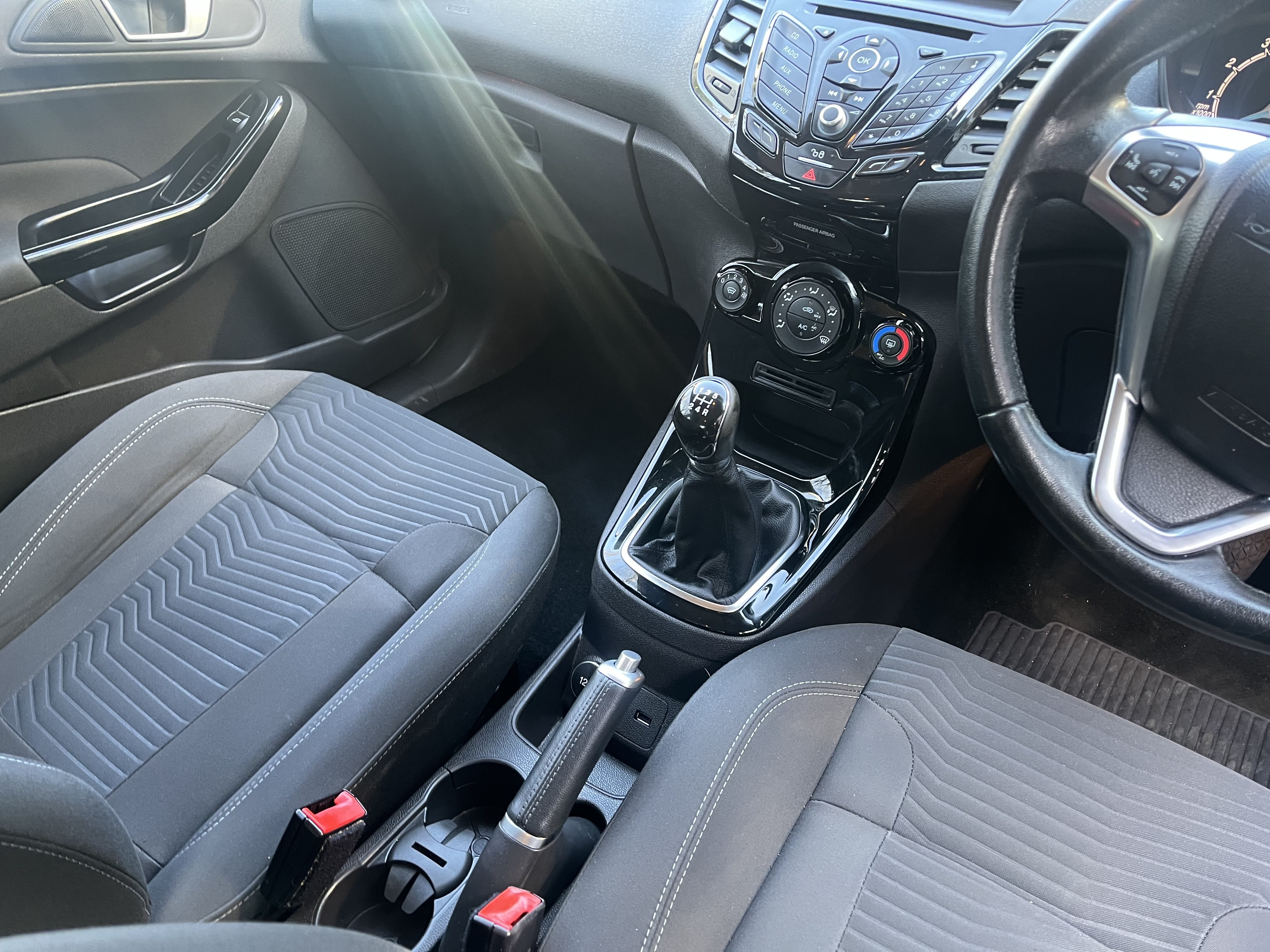 2015 Ford Fiesta Zetec thumbnail 5