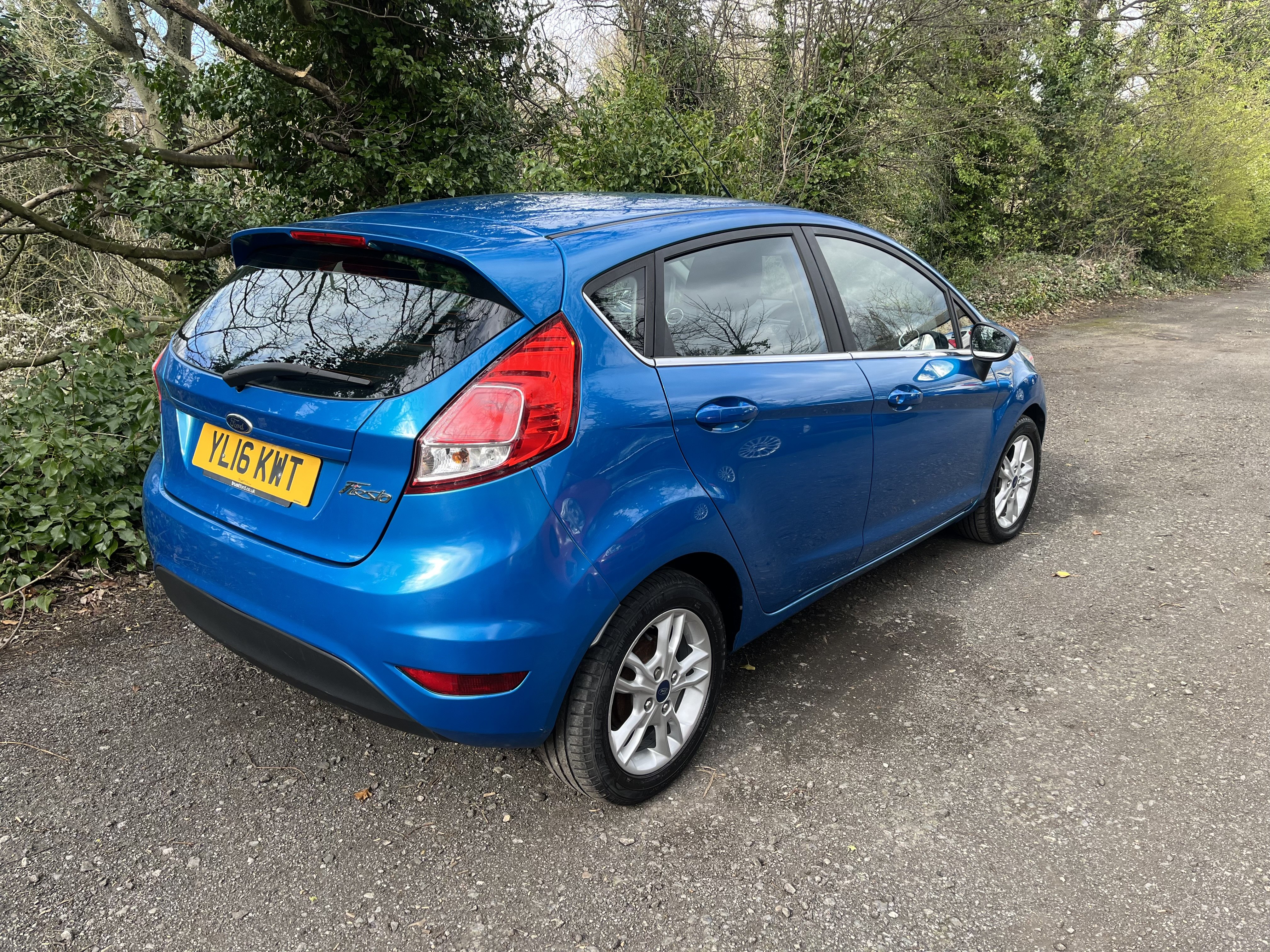 2016 Ford Fiesta Zetec thumbnail 3