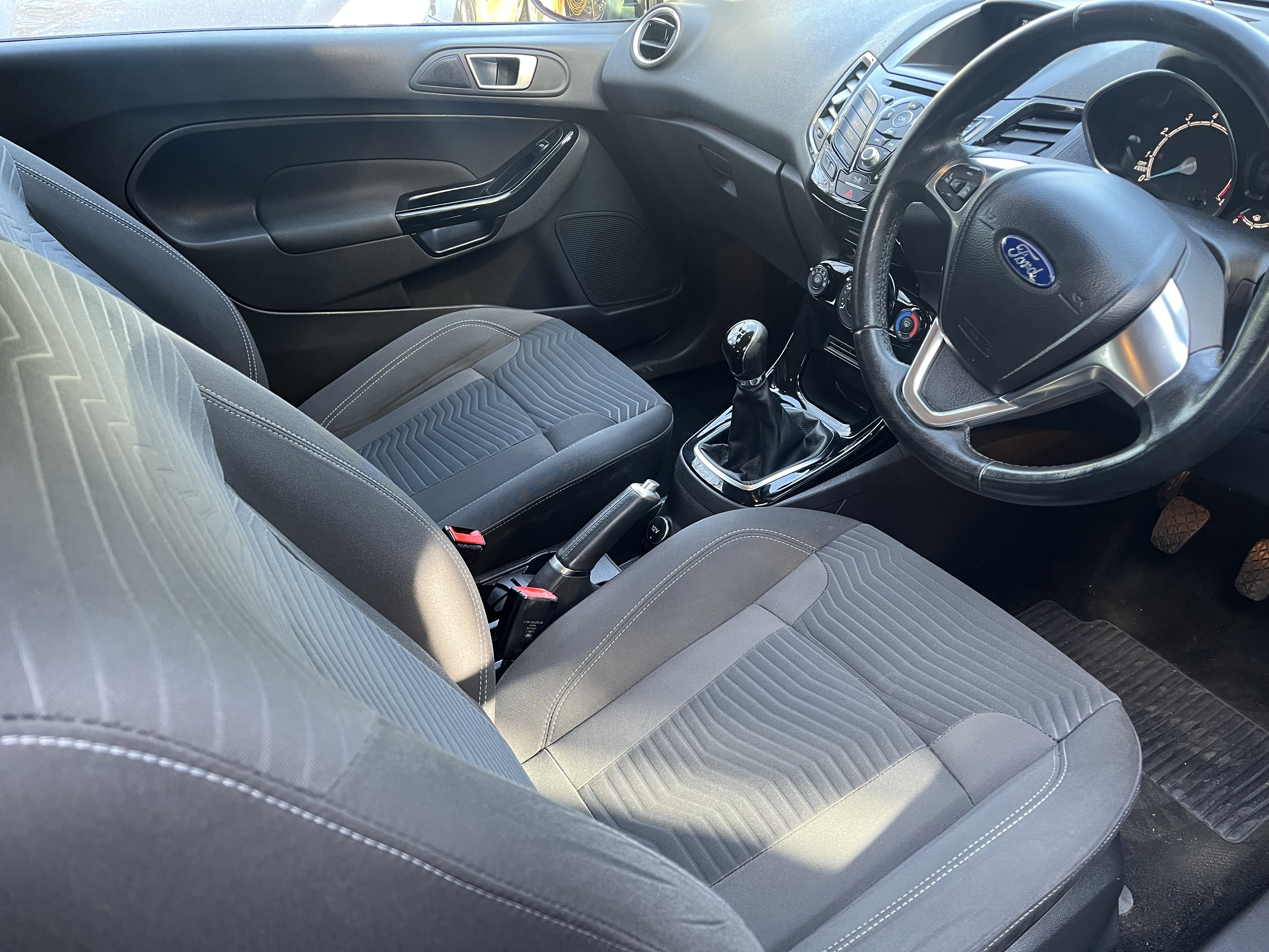 2015 Ford Fiesta Zetec thumbnail 4