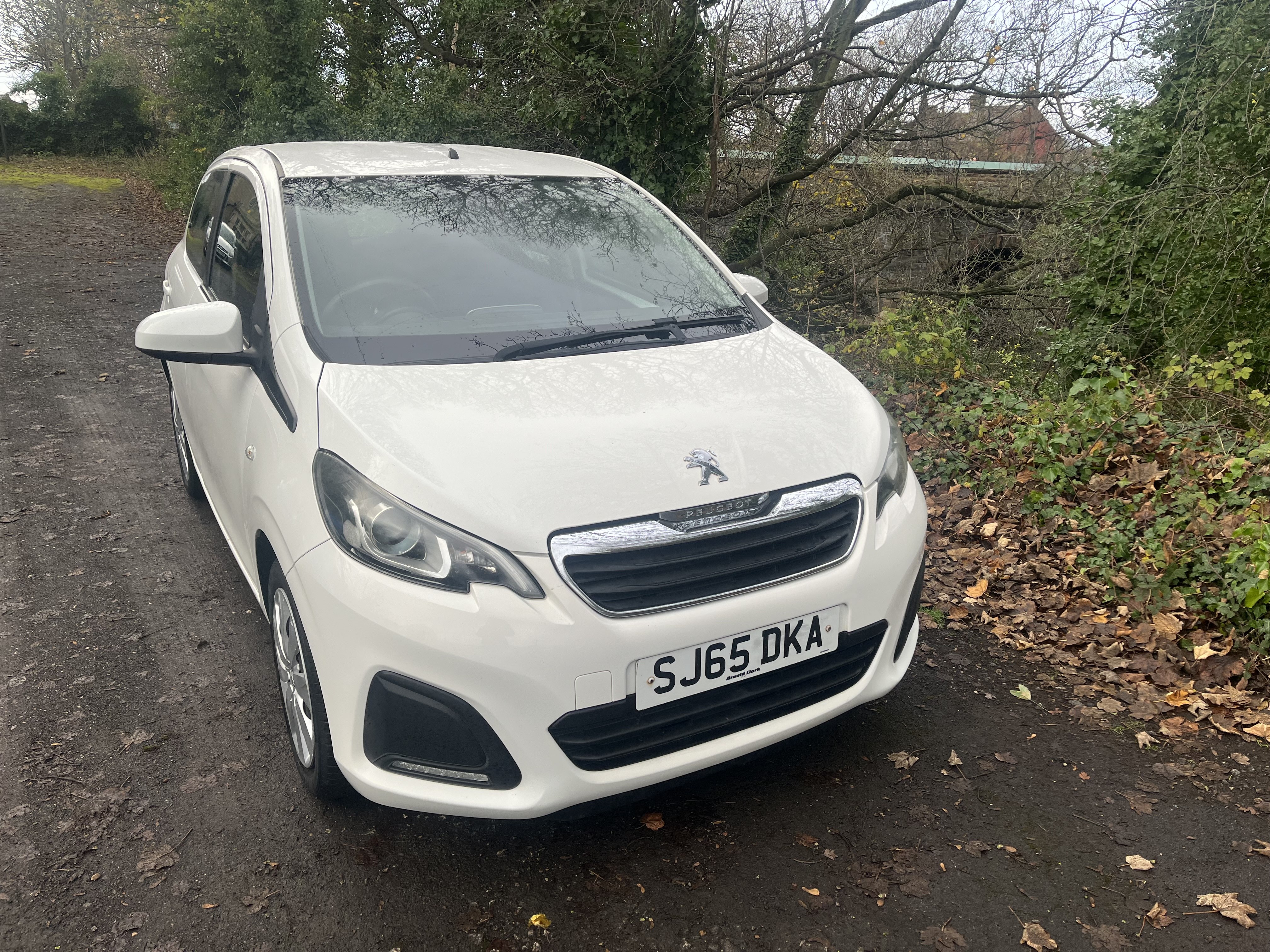 2015 Peugeot 108 Active exterior view