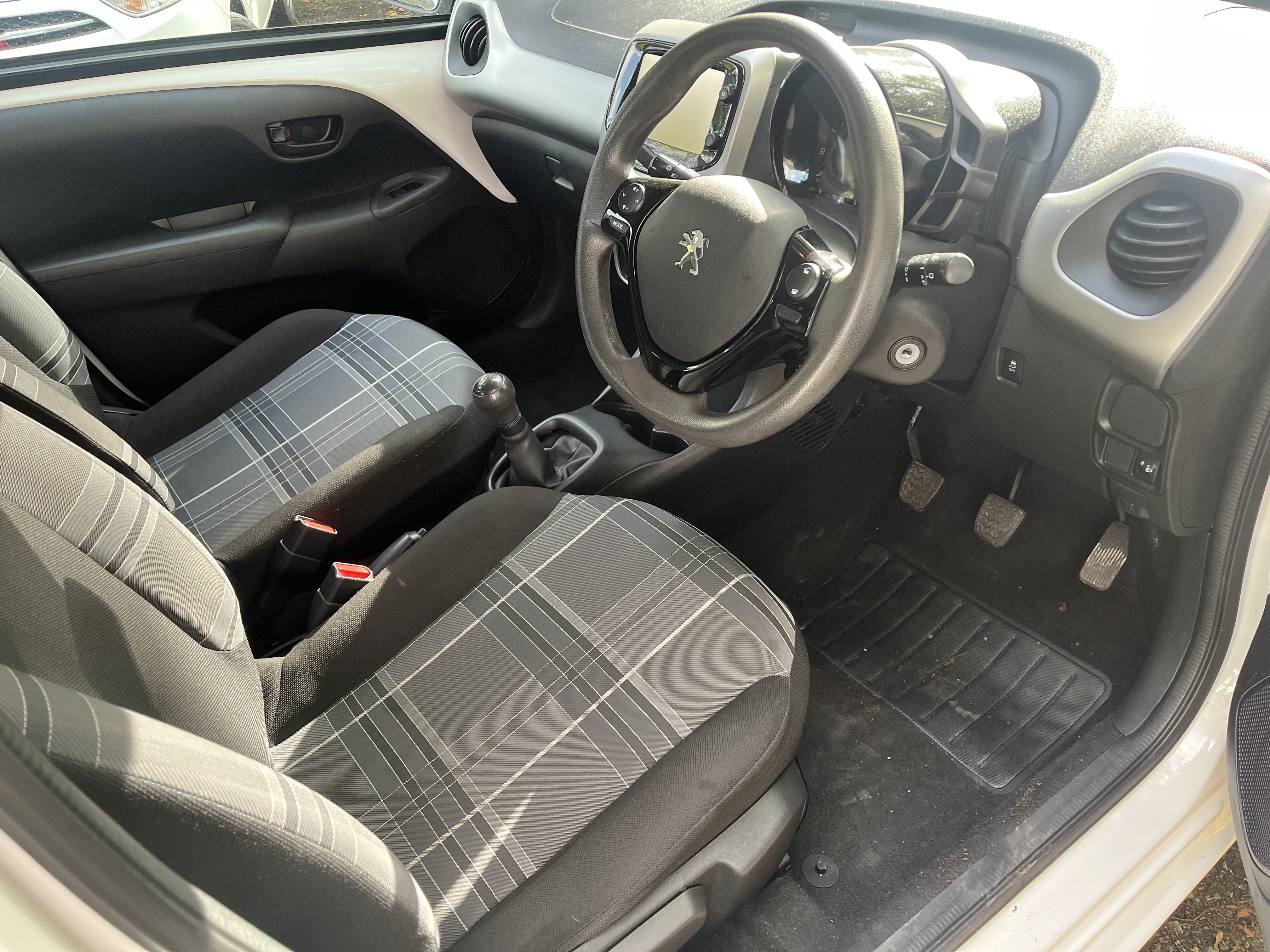 2016 Peugeot 108 Active thumbnail 4