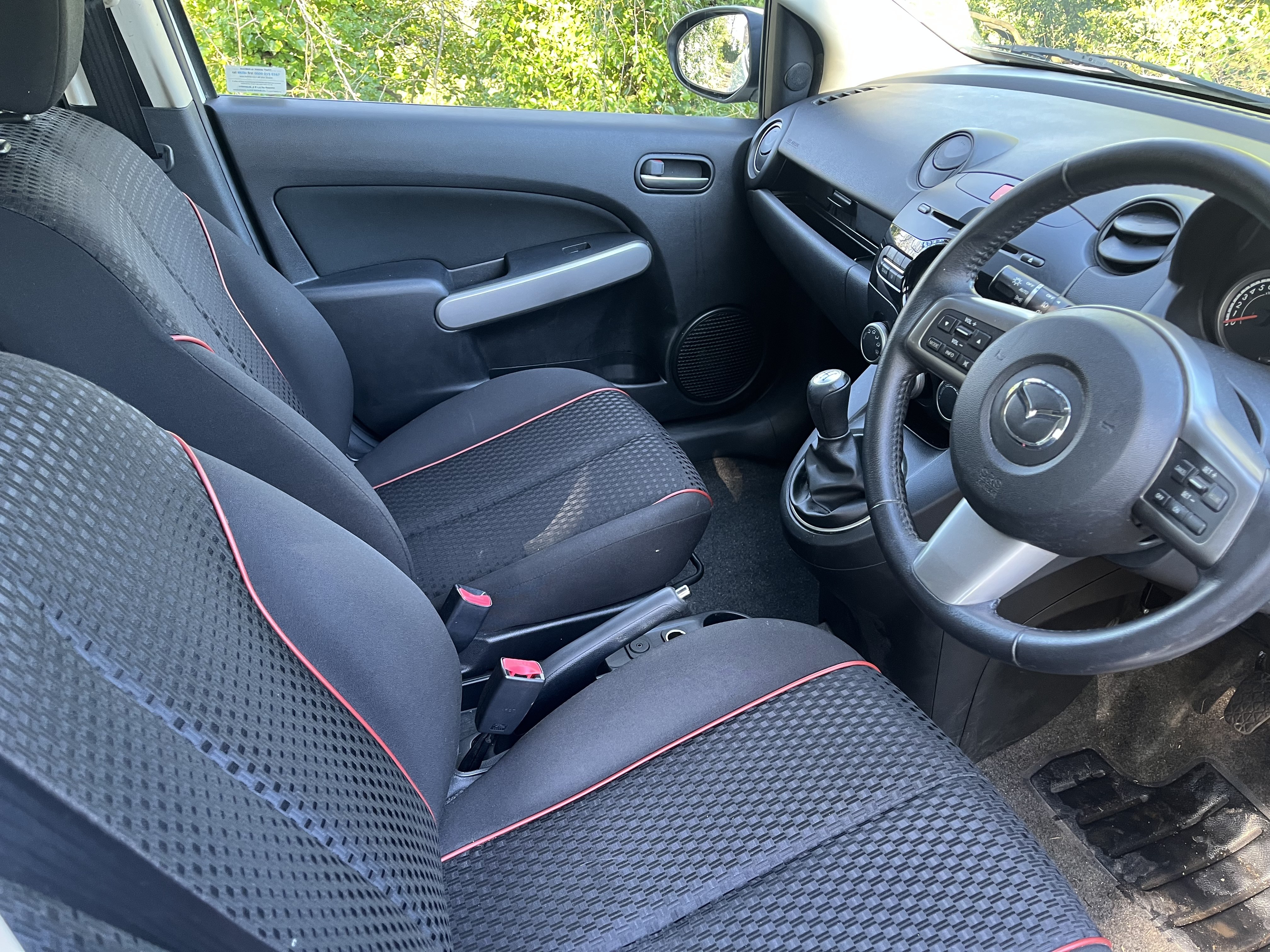 2012 Mazda Mazda 2 1.3 thumbnail 5