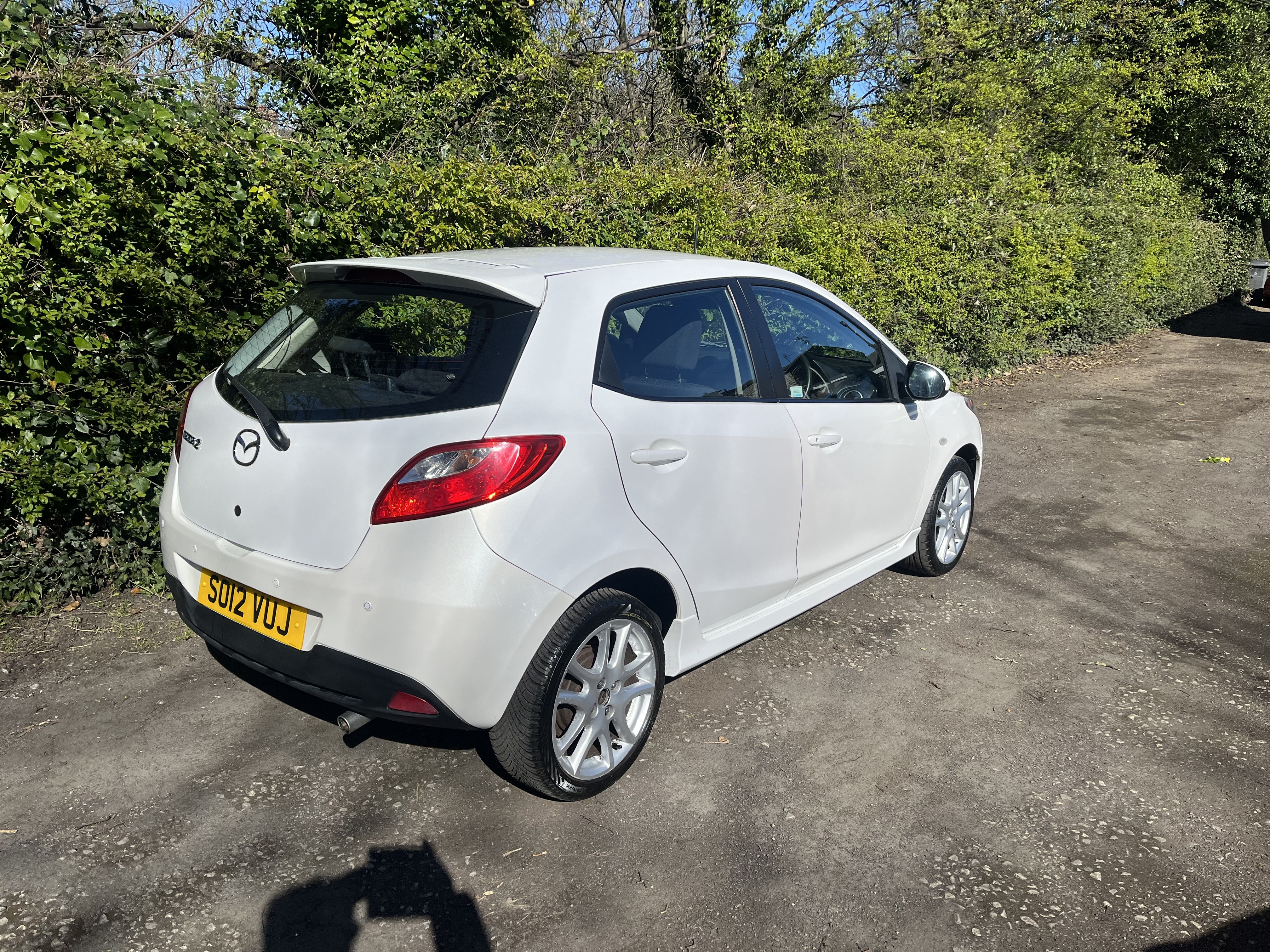 2012 Mazda Mazda 2 1.3 thumbnail 2