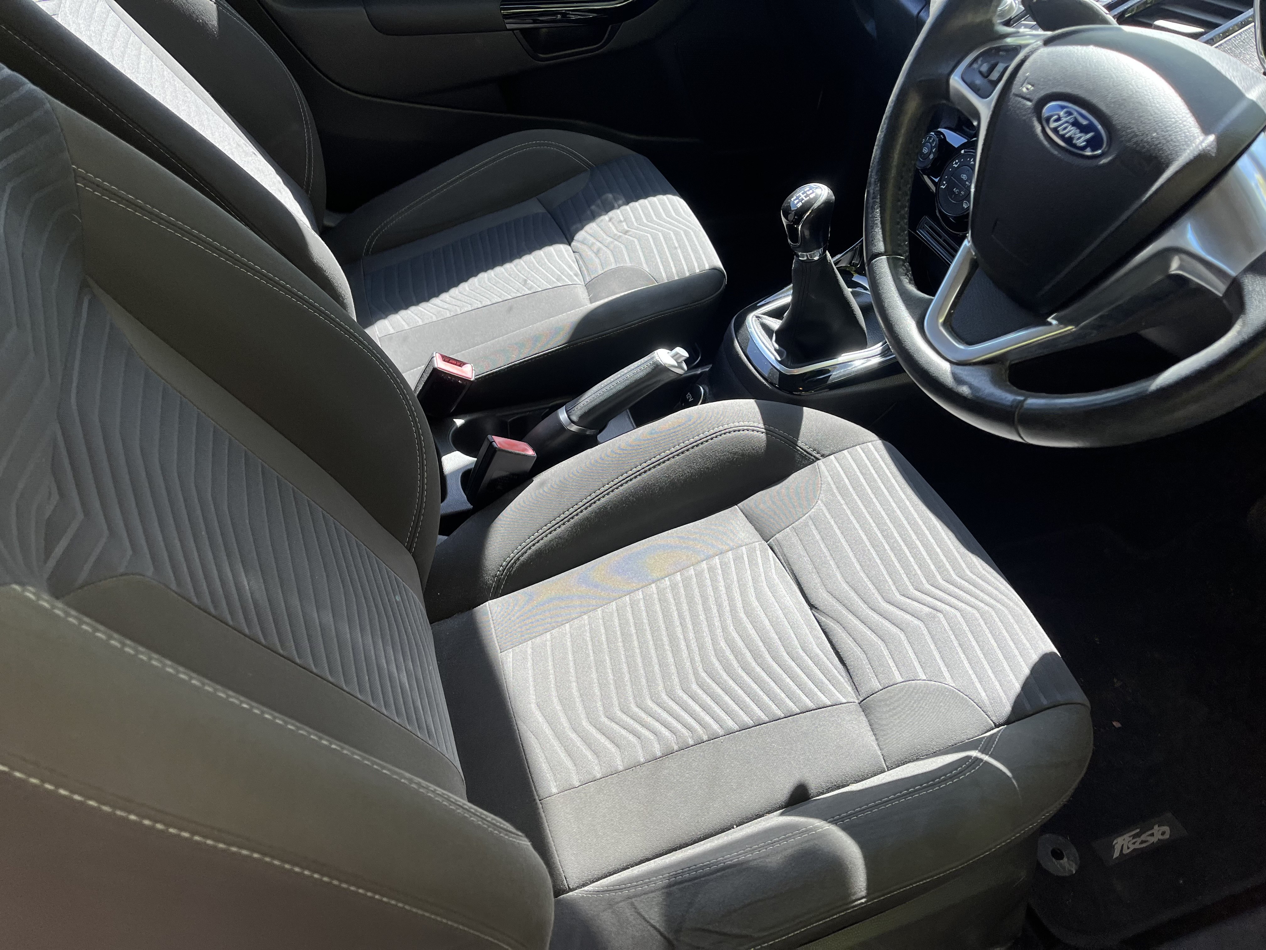 2015 Ford Fiesta 1.25 Zetec thumbnail 5