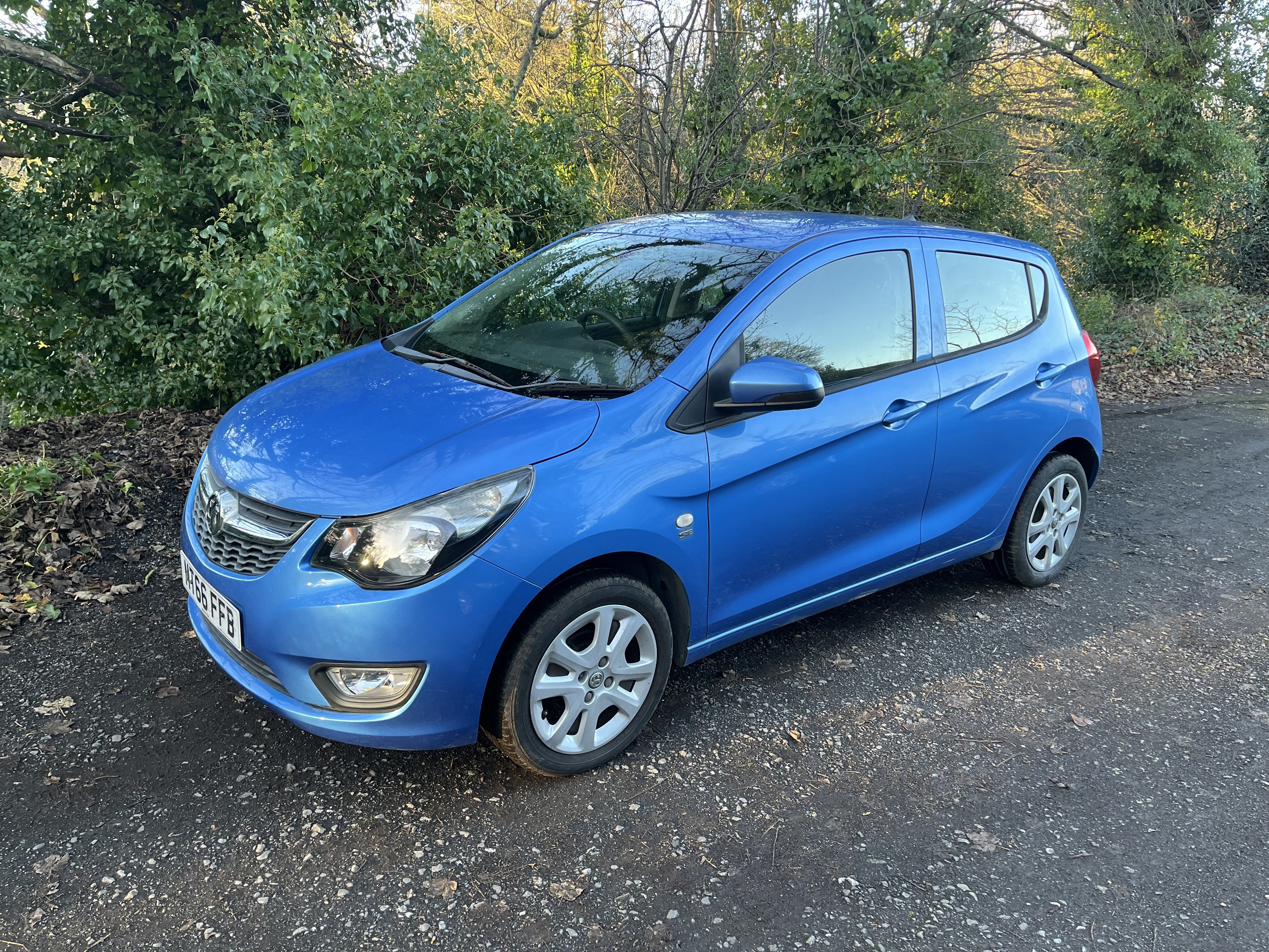 2016 Vauxhall Viva SE thumbnail 3