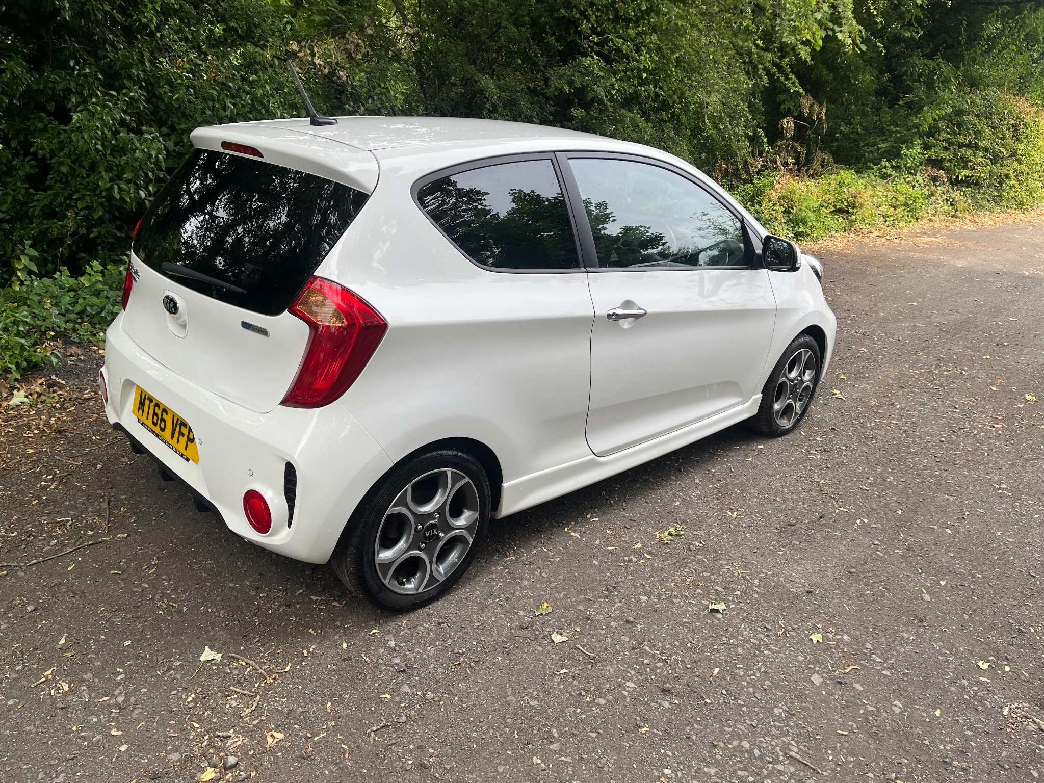 2016 Kia Picanto SR7 thumbnail 3
