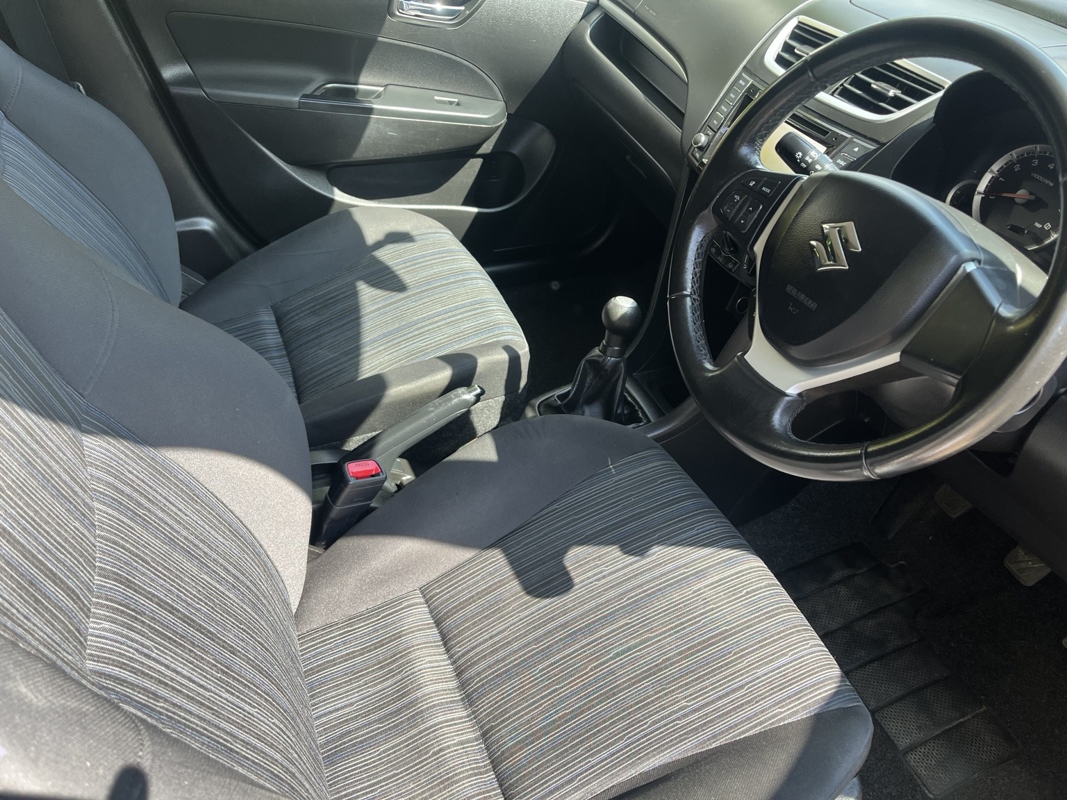 2015 Suzuki Swift 1.2 thumbnail 2