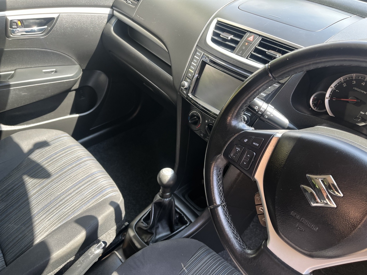 2015 Suzuki Swift 1.2 thumbnail 8