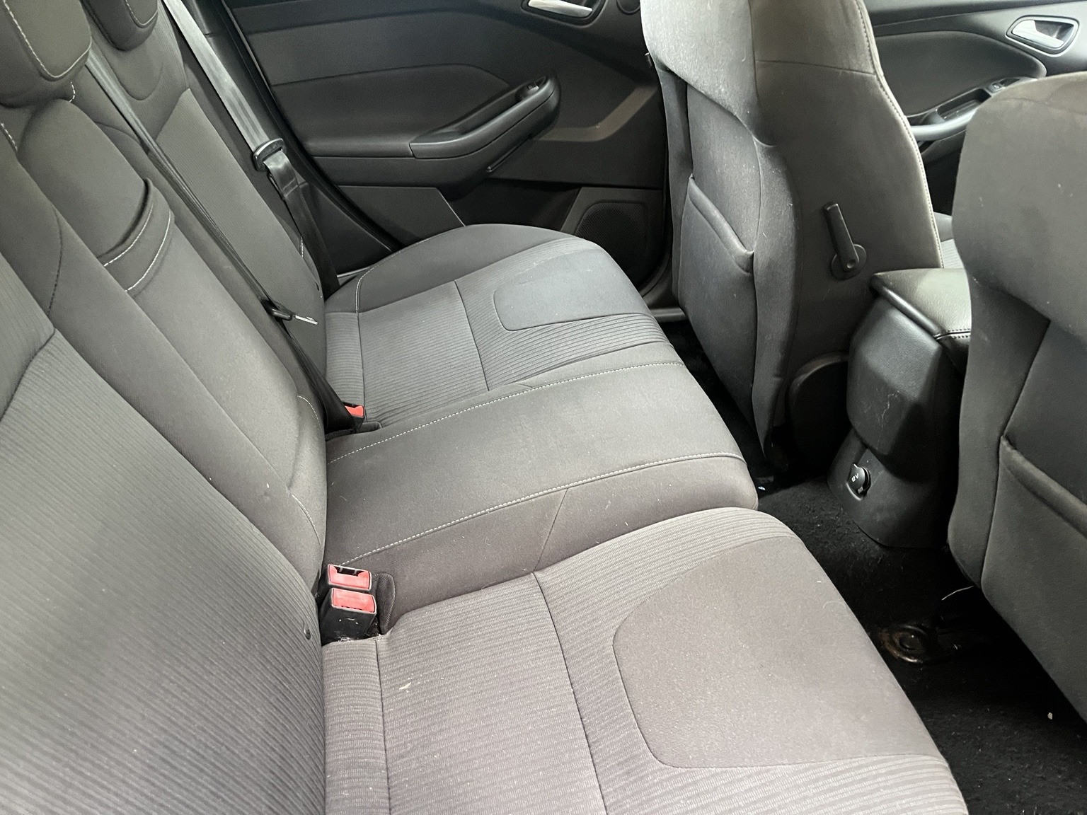2011 Ford Focus 1.6 Zetec 5 Door thumbnail 9